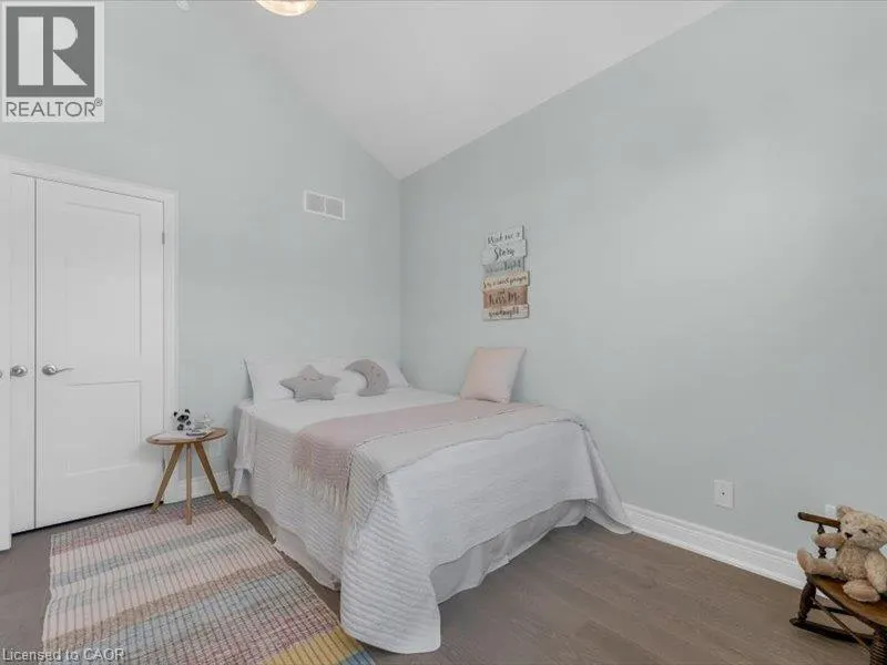 17 RIDGEVIEW Crescent