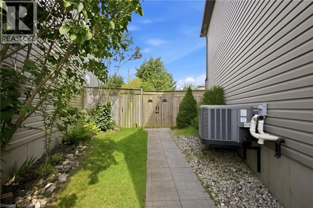 801 HUNTERS GATE Crescent