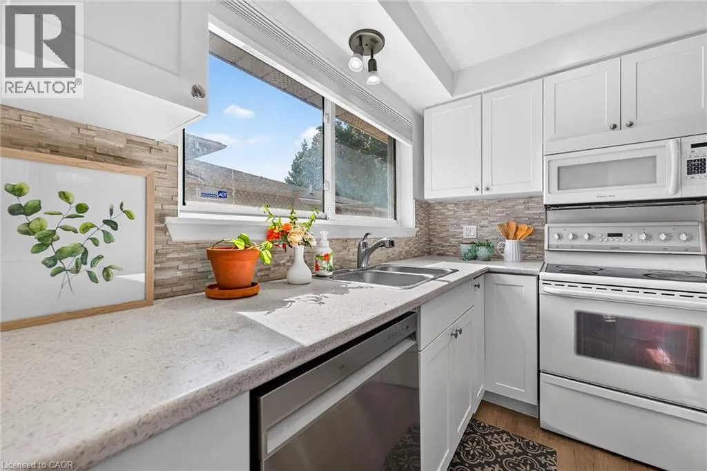 1308 REDBANK Crescent