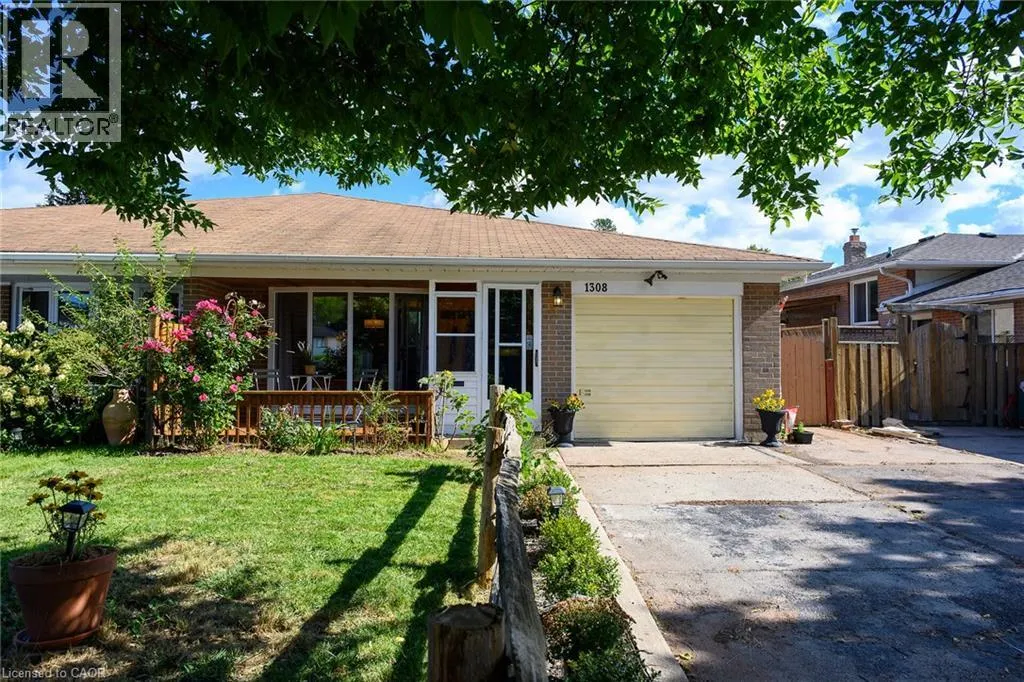 1308 REDBANK Crescent