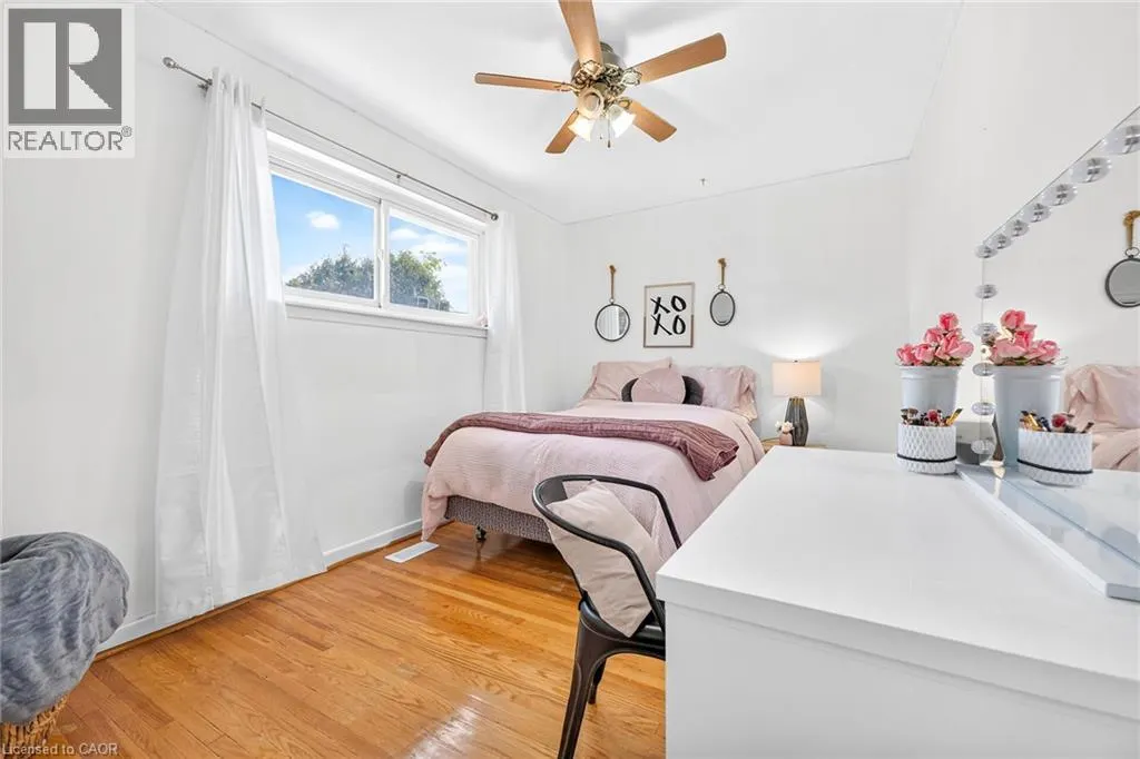 1308 REDBANK Crescent