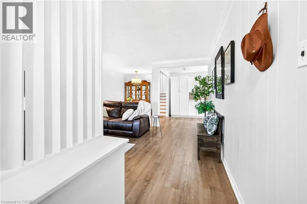 1308 REDBANK Crescent