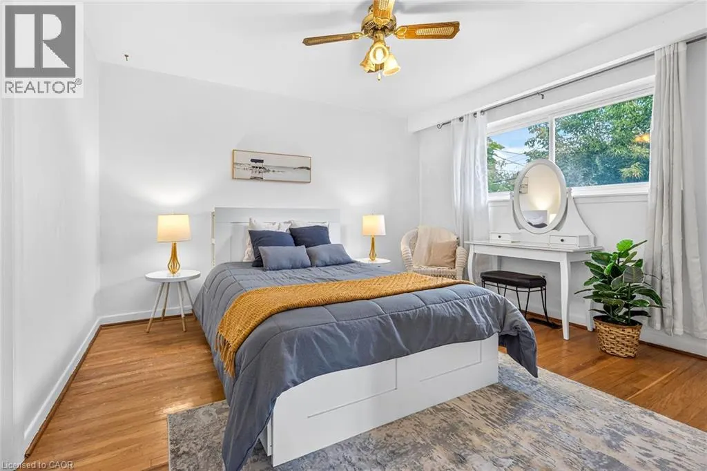 1308 REDBANK Crescent