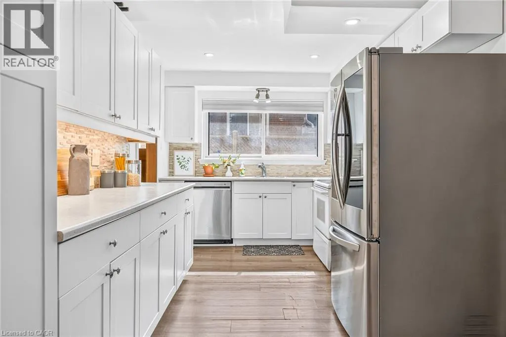 1308 REDBANK Crescent