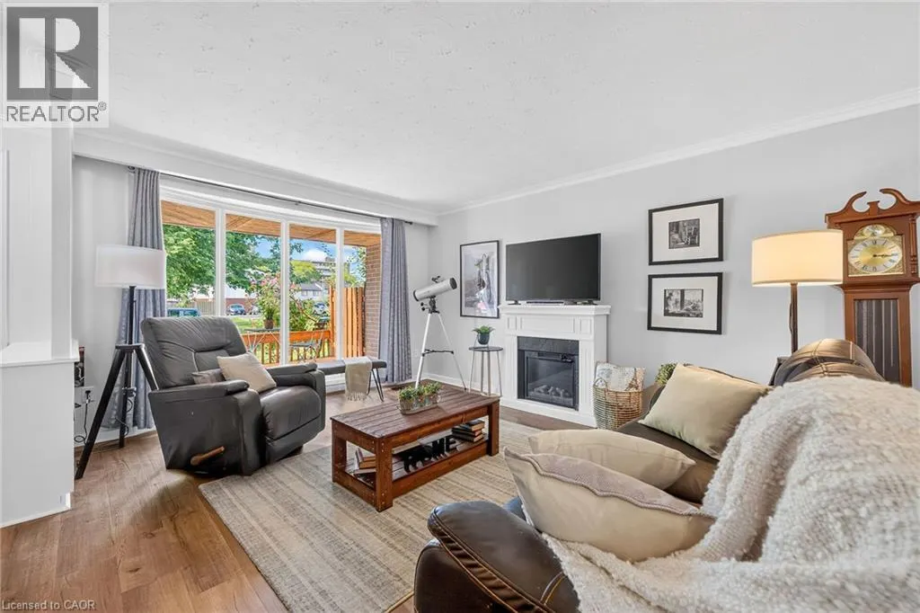 1308 REDBANK Crescent