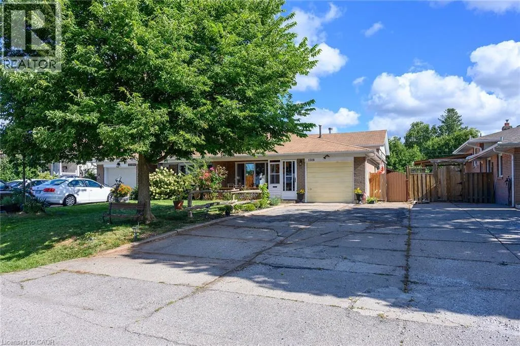 1308 REDBANK Crescent