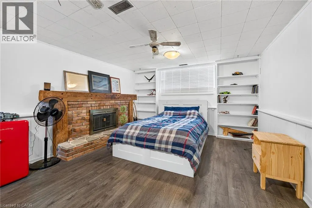 1308 REDBANK Crescent