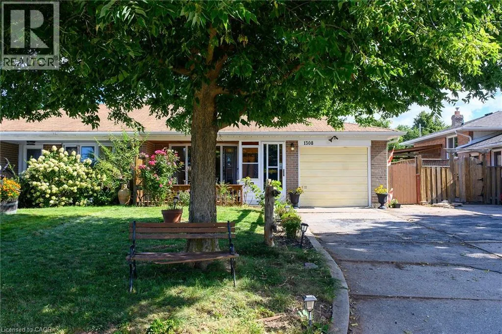 1308 REDBANK Crescent