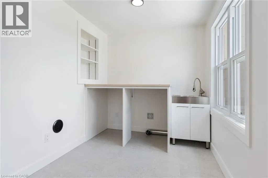 471 LYNEDOCH Road