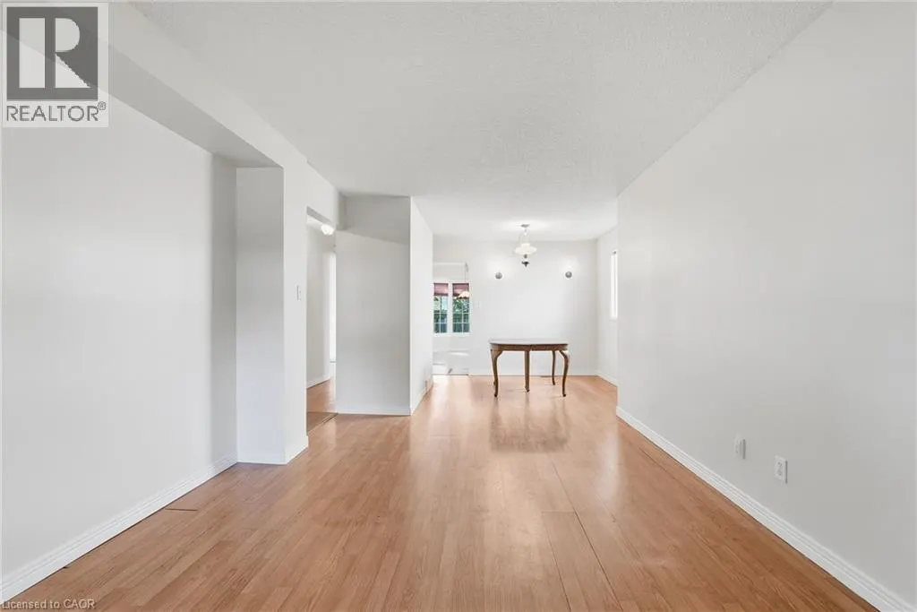 471 KNIGHTSBRIDGE Crescent