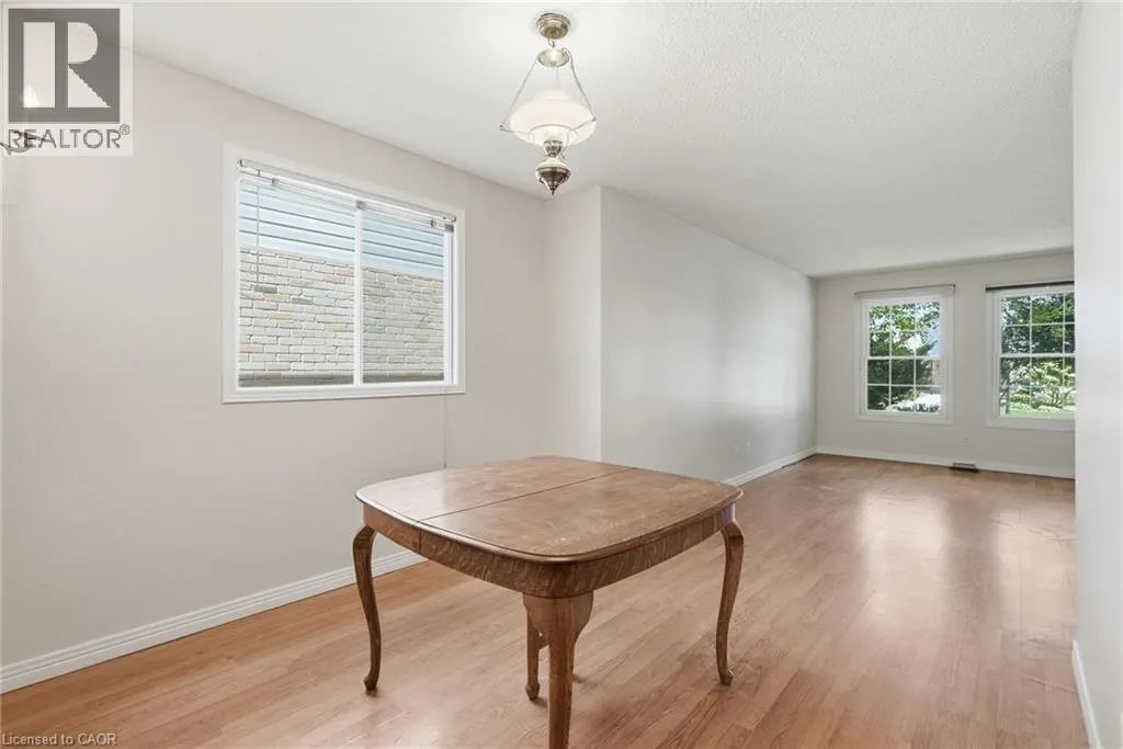 471 KNIGHTSBRIDGE Crescent
