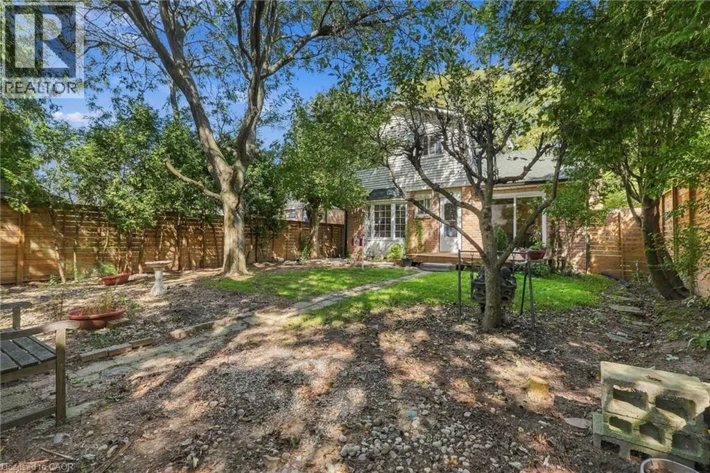 471 KNIGHTSBRIDGE Crescent