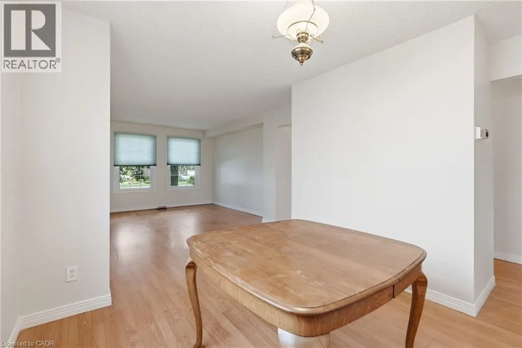 471 KNIGHTSBRIDGE Crescent
