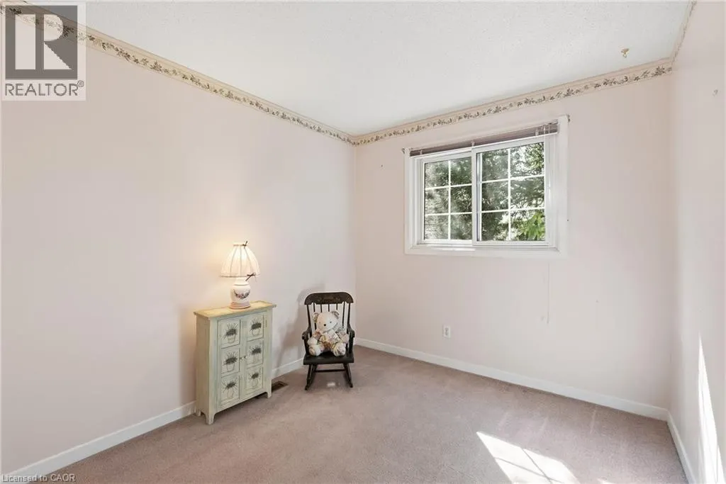 471 KNIGHTSBRIDGE Crescent