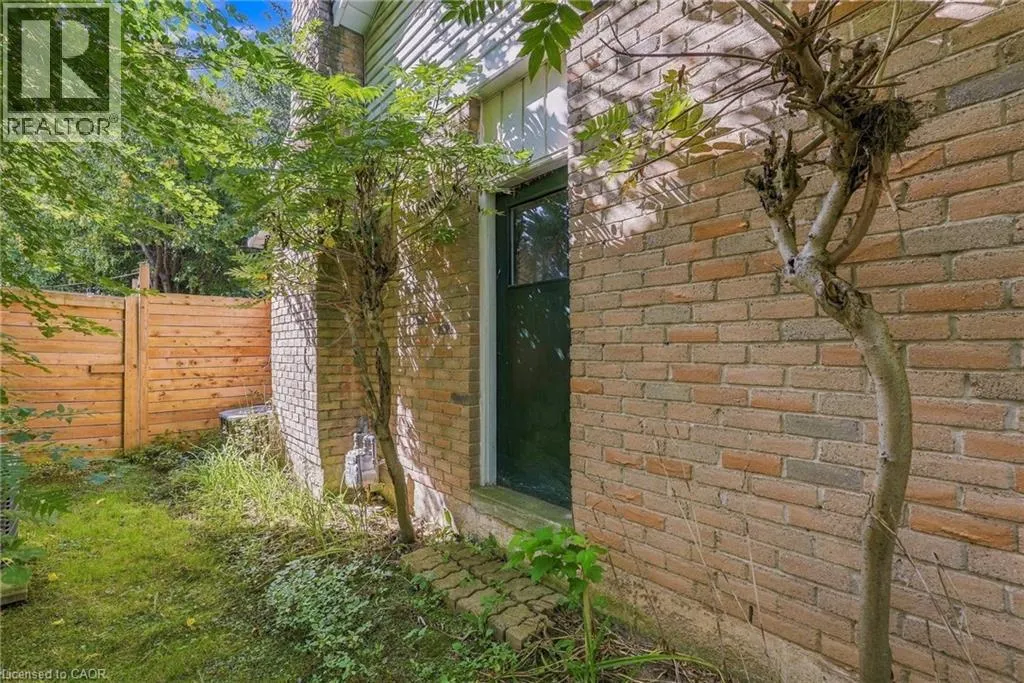 471 KNIGHTSBRIDGE Crescent