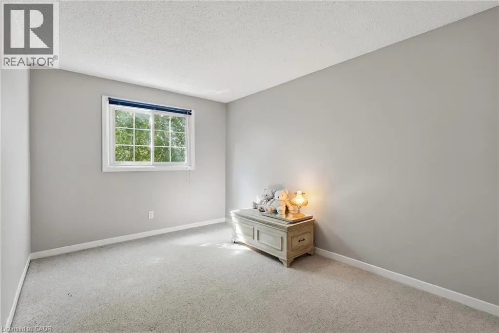 471 KNIGHTSBRIDGE Crescent