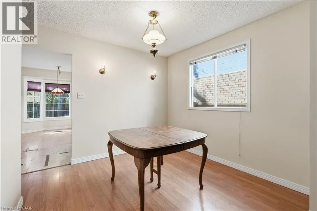 471 KNIGHTSBRIDGE Crescent
