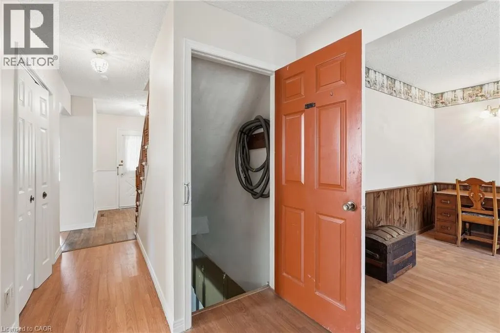 471 KNIGHTSBRIDGE Crescent