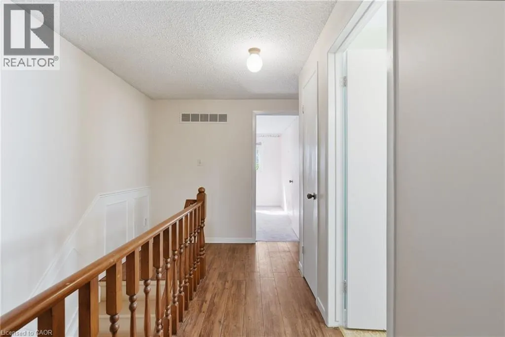 471 KNIGHTSBRIDGE Crescent