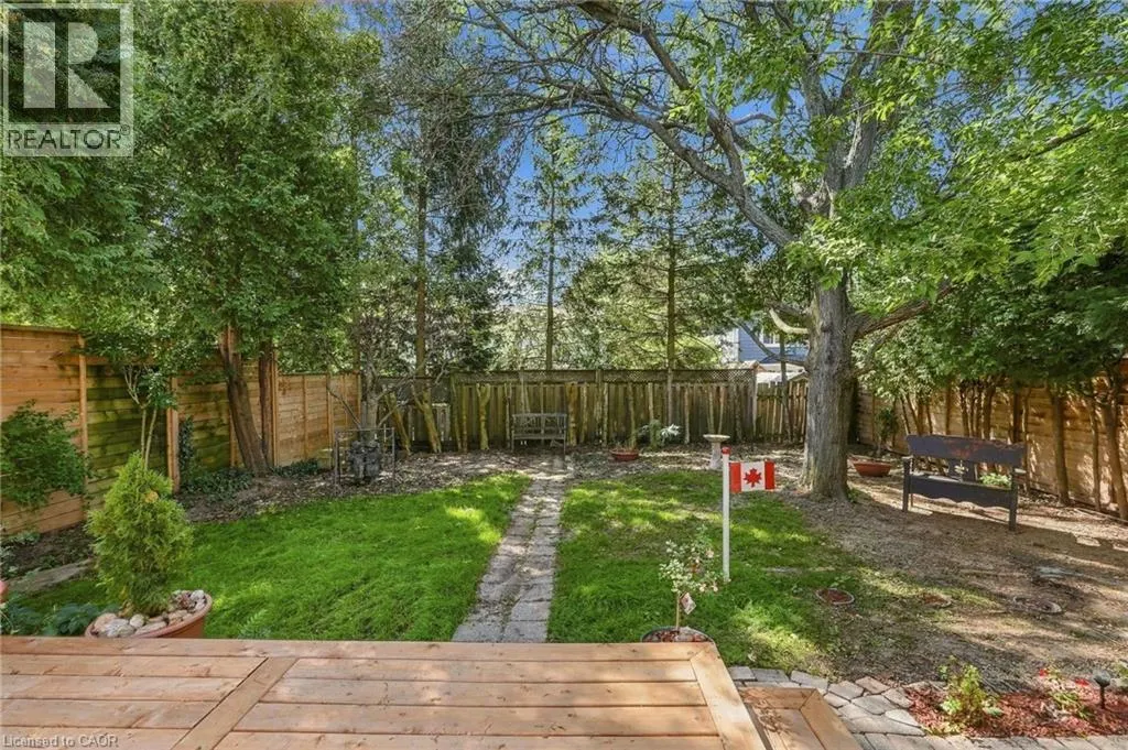 471 KNIGHTSBRIDGE Crescent