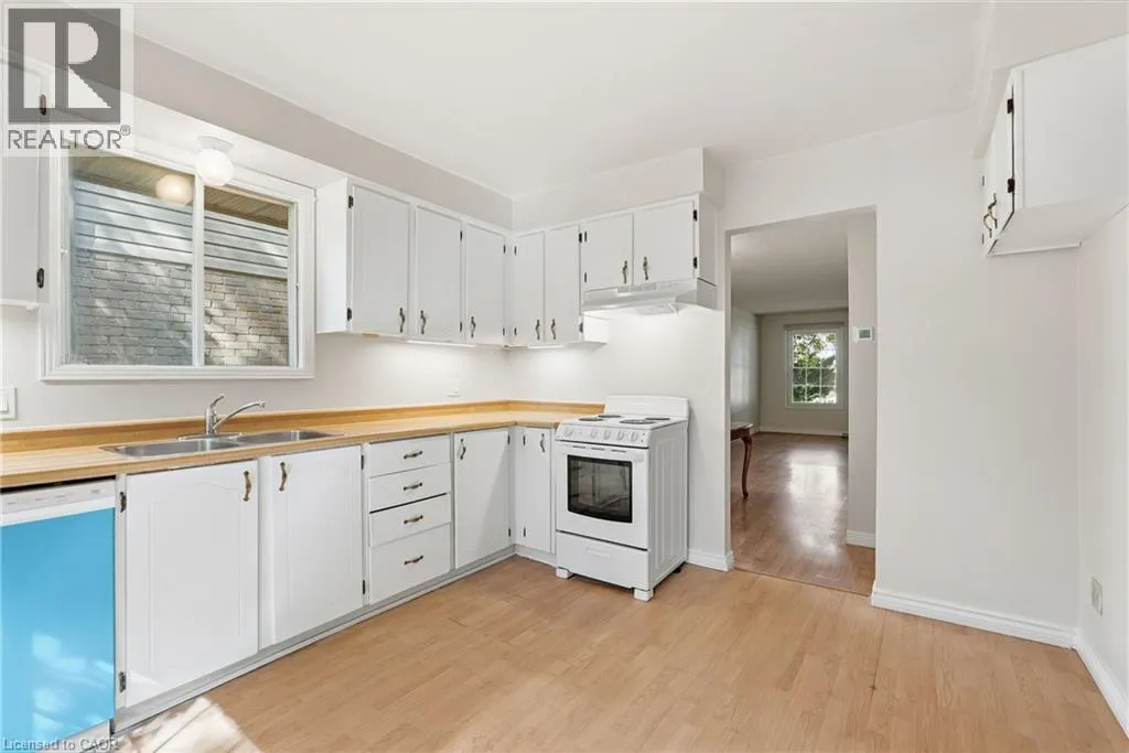 471 KNIGHTSBRIDGE Crescent