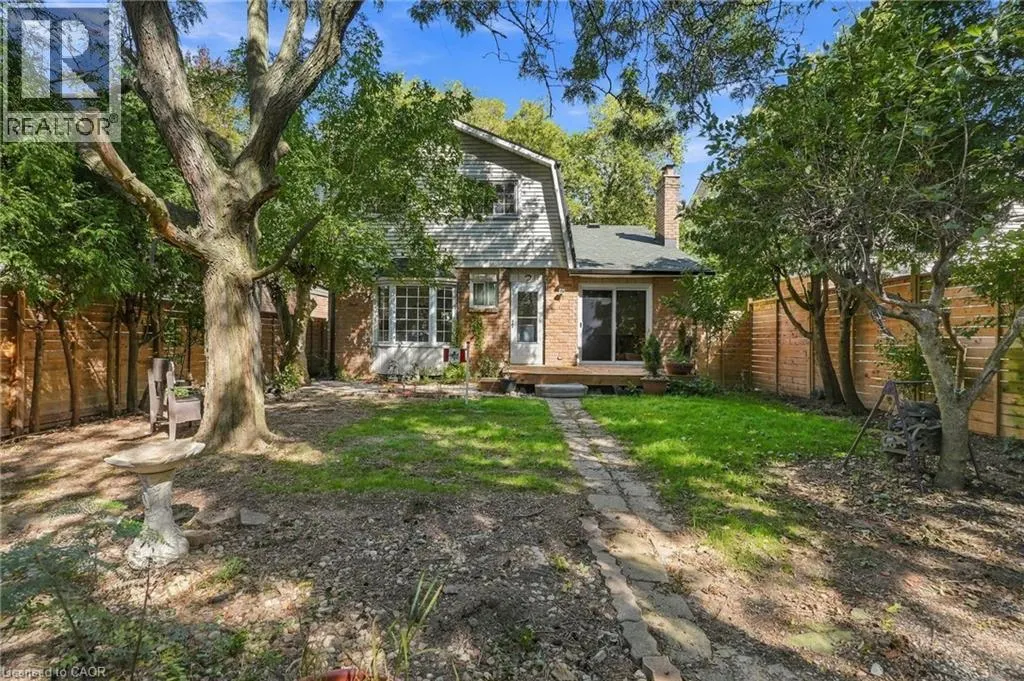 471 KNIGHTSBRIDGE Crescent