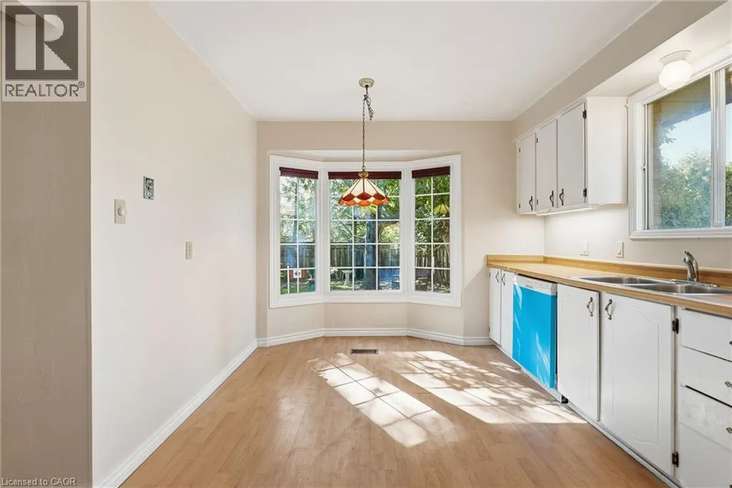 471 KNIGHTSBRIDGE Crescent