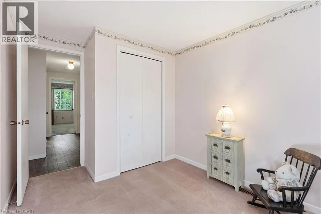 471 KNIGHTSBRIDGE Crescent