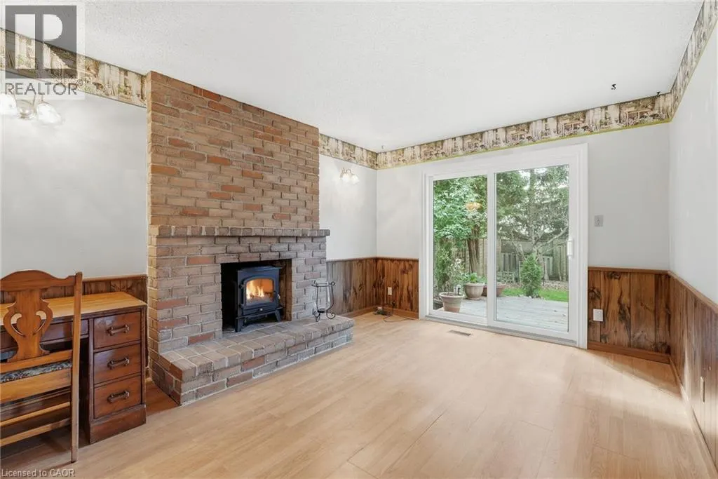 471 KNIGHTSBRIDGE Crescent