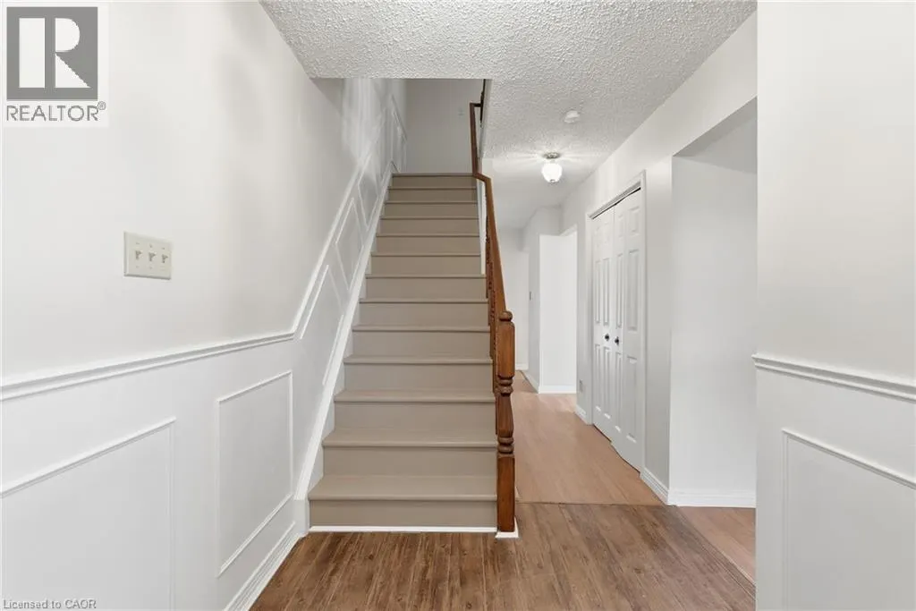 471 KNIGHTSBRIDGE Crescent