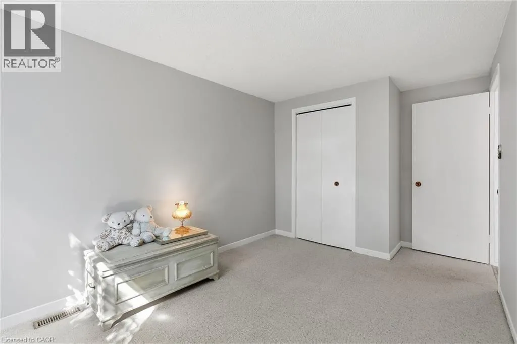 471 KNIGHTSBRIDGE Crescent