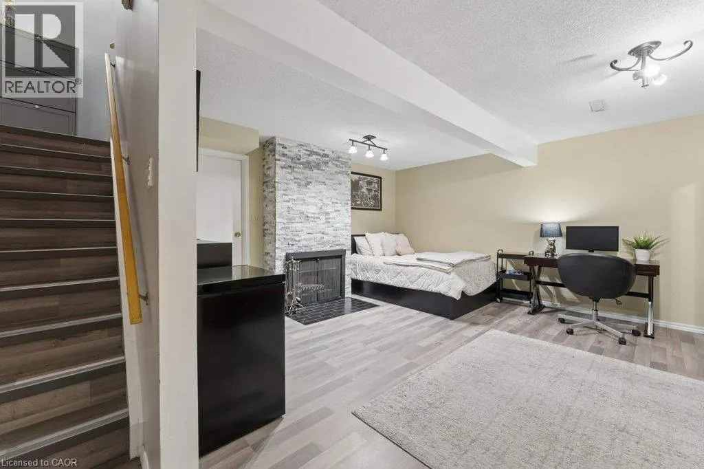 255 NORTHLAKE Drive Unit# 4 #4