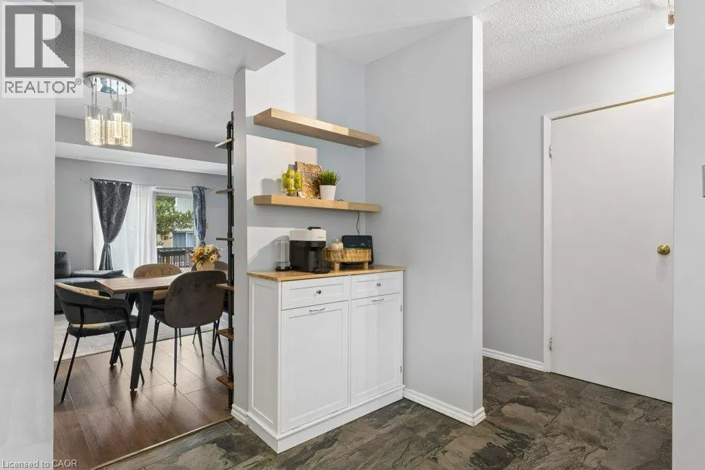 255 NORTHLAKE Drive Unit# 4 #4