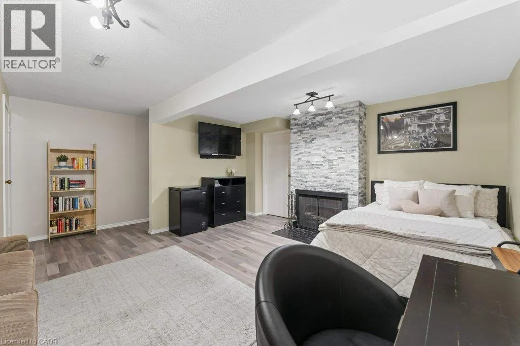 255 NORTHLAKE Drive Unit# 4 #4