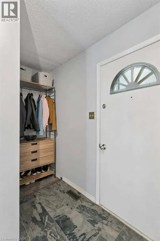 255 NORTHLAKE Drive Unit# 4 #4