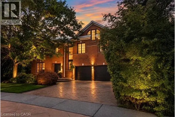324 OAKRIDGE Court