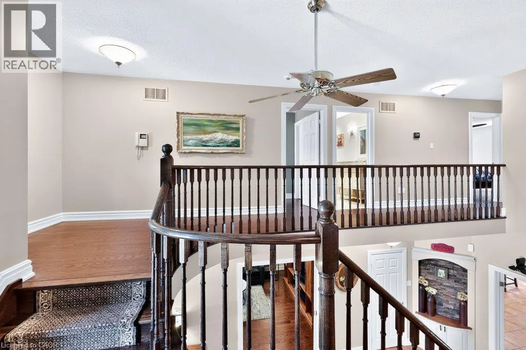 324 OAKRIDGE Court