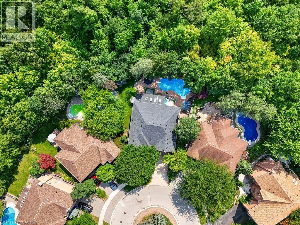 324 OAKRIDGE Court