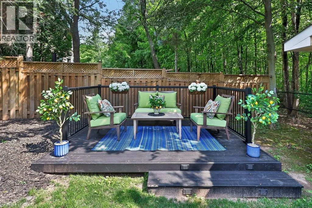 324 OAKRIDGE Court