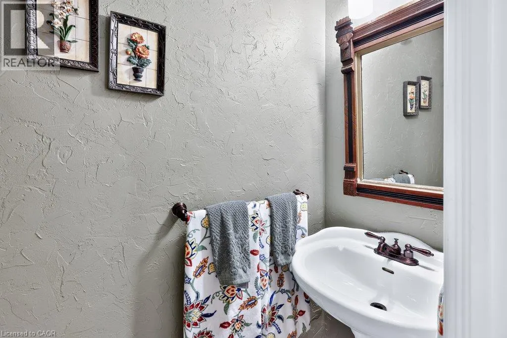 324 OAKRIDGE Court