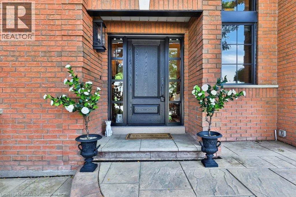 324 OAKRIDGE Court