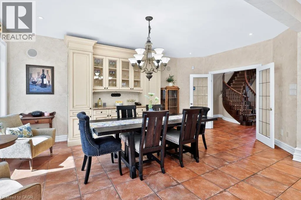 324 OAKRIDGE Court