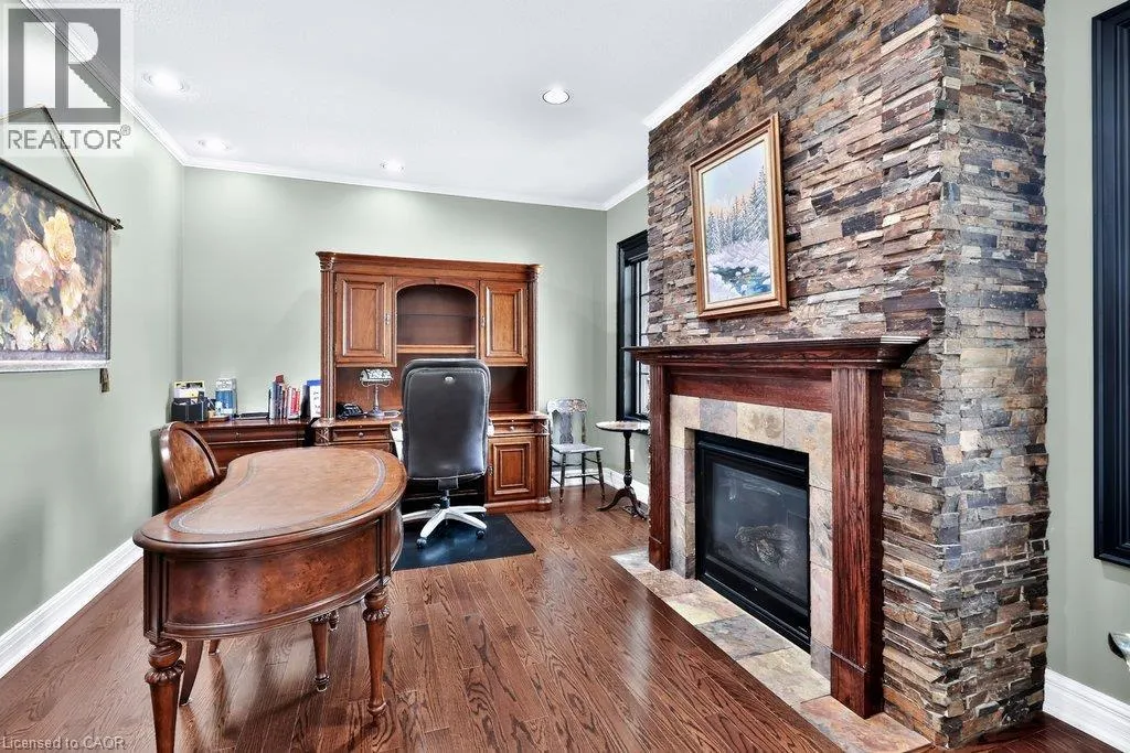 324 OAKRIDGE Court