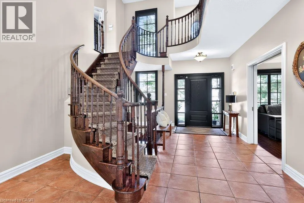324 OAKRIDGE Court