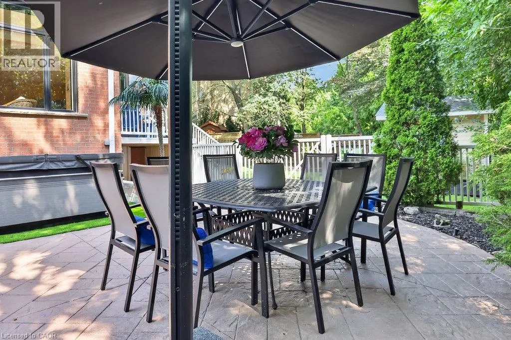 324 OAKRIDGE Court