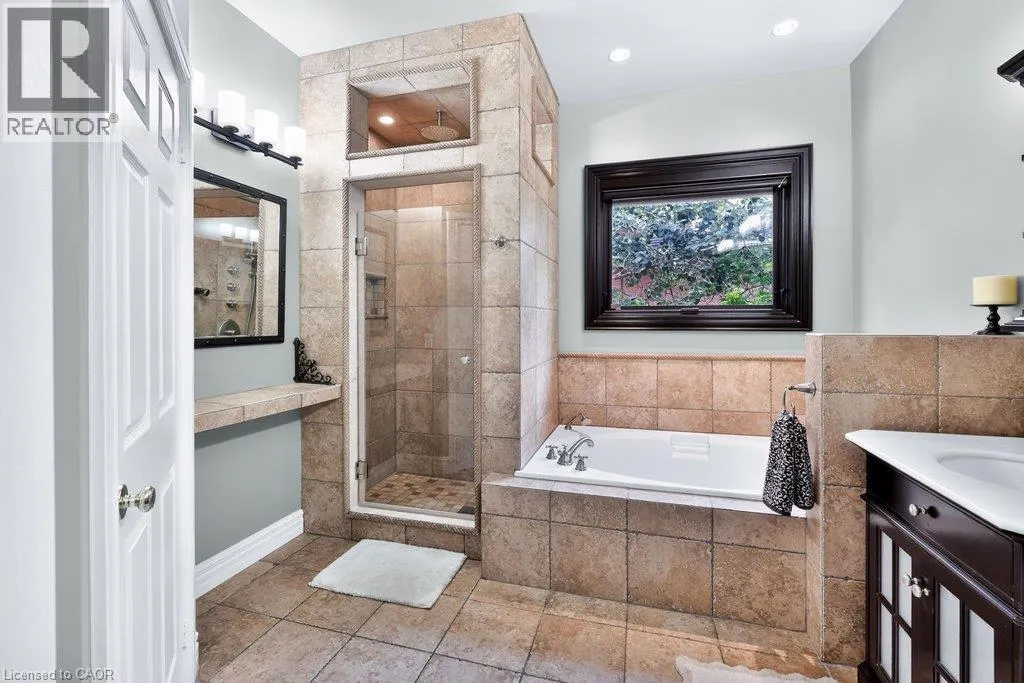 324 OAKRIDGE Court