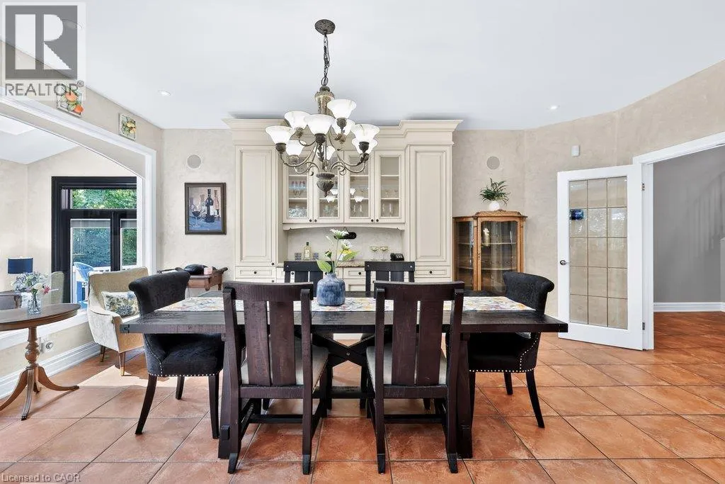 324 OAKRIDGE Court