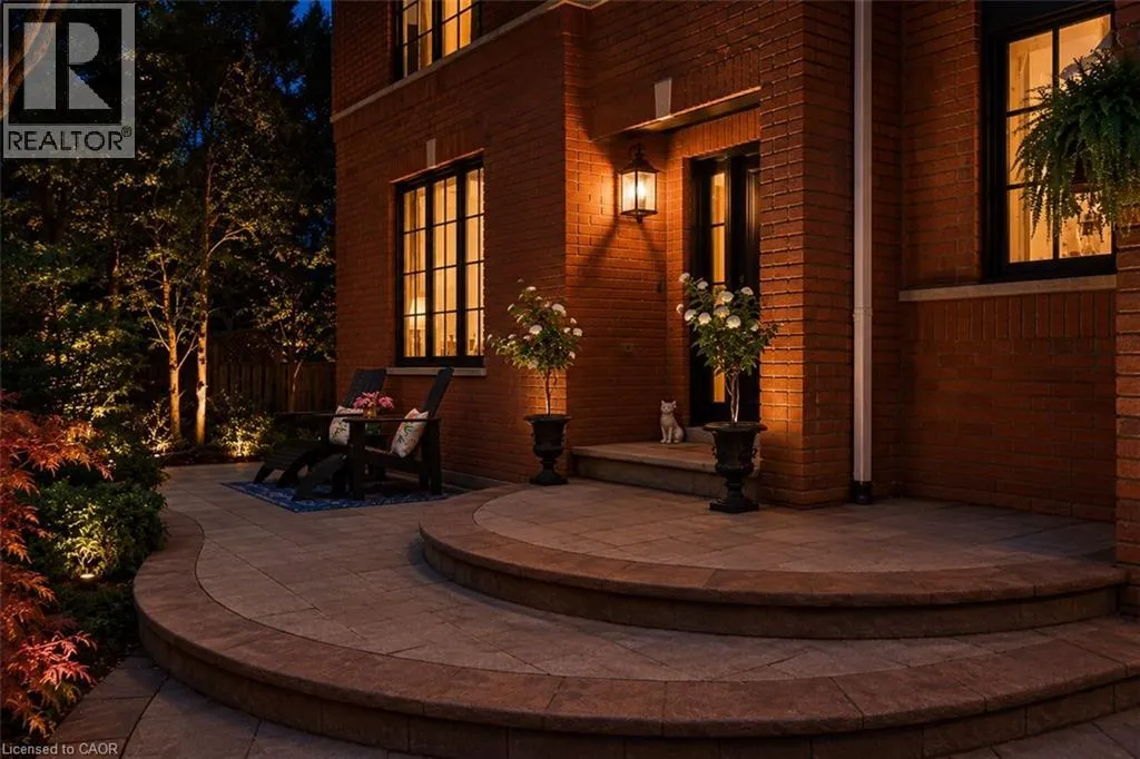 324 OAKRIDGE Court