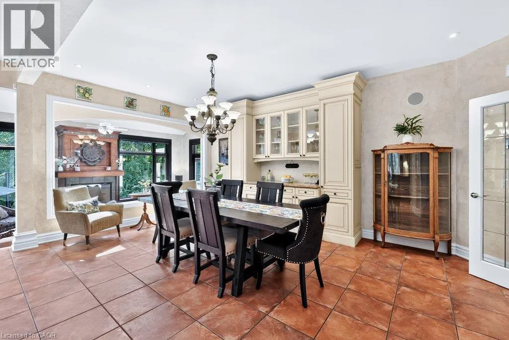 324 OAKRIDGE Court