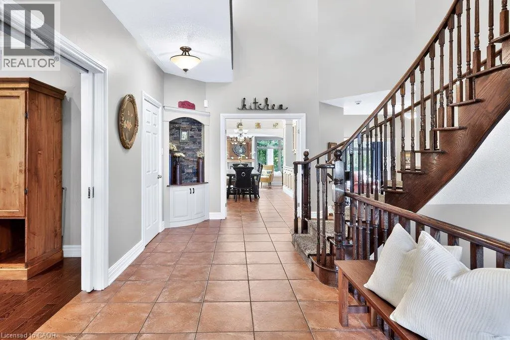 324 OAKRIDGE Court